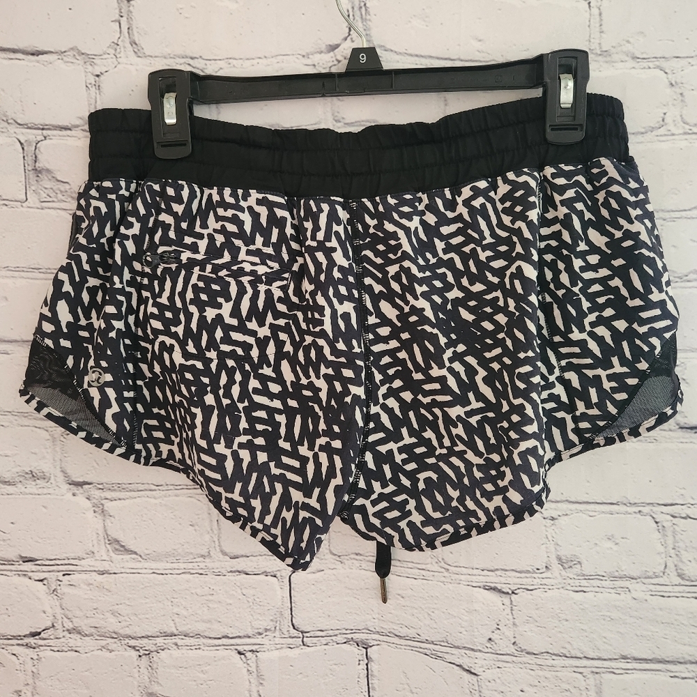 Lululemon Hotty Hot Short - Picture 6 of 10